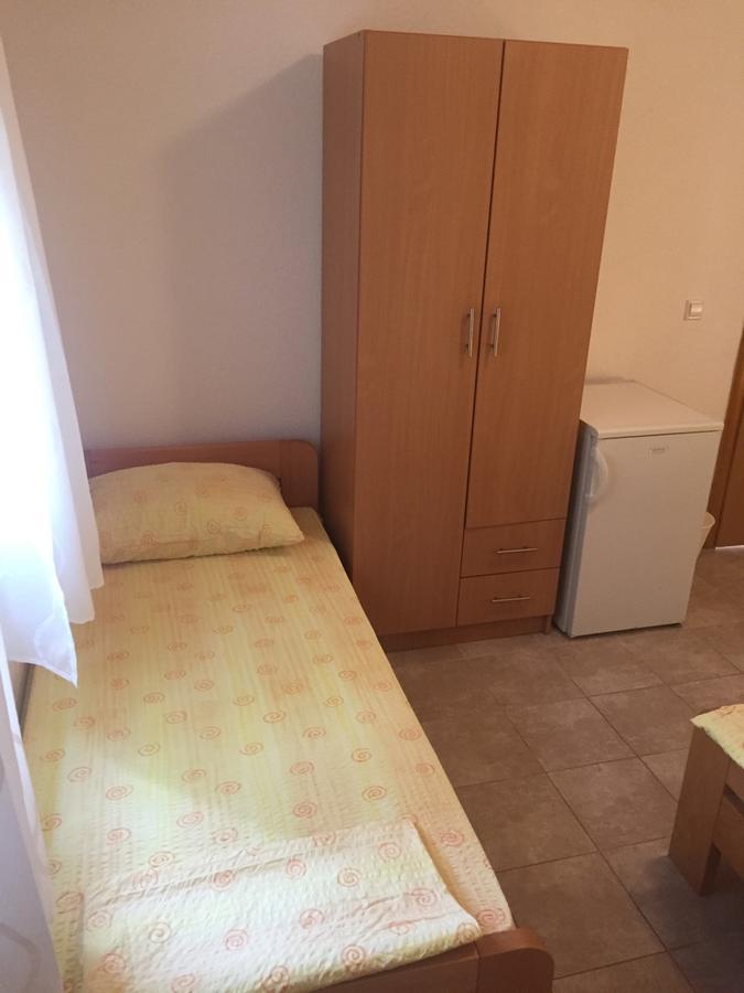 Apartment And Rooms Barbaric Neum Bagian luar foto
