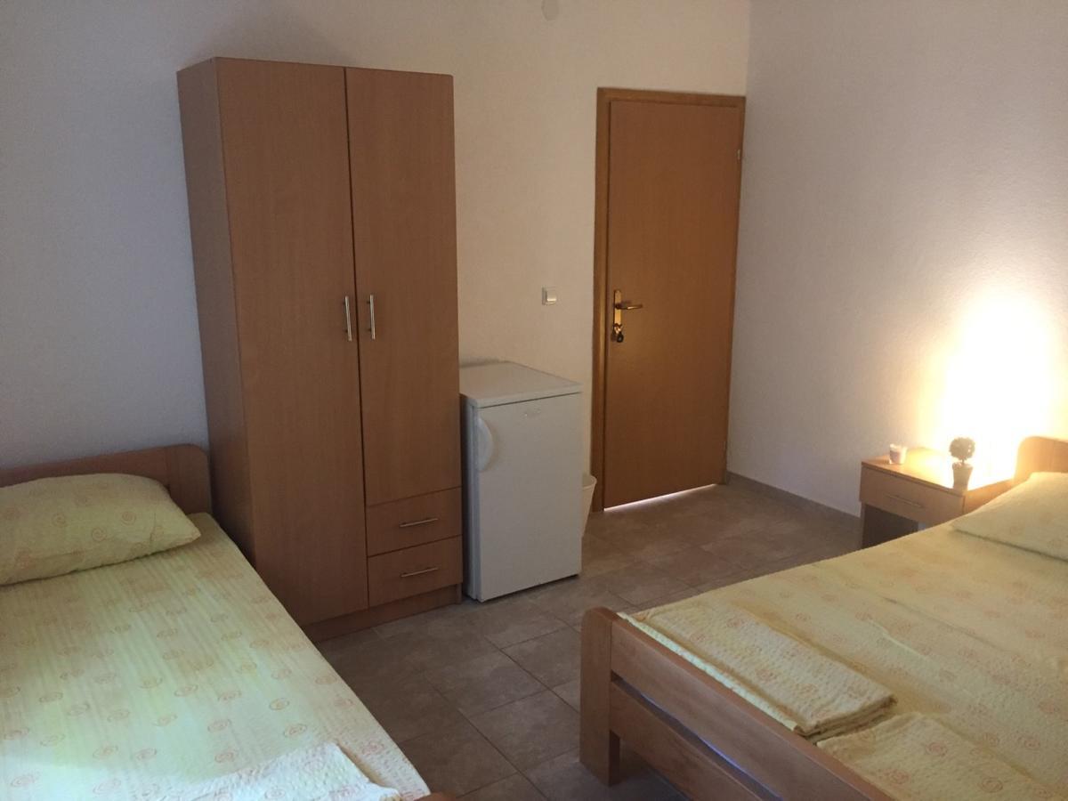 Apartment And Rooms Barbaric Neum Bagian luar foto