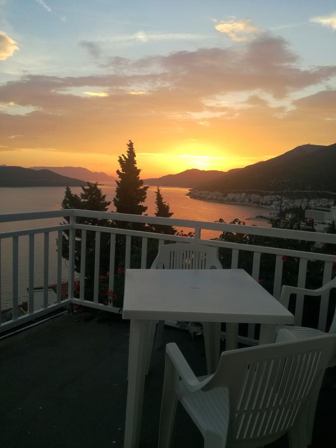 Apartment And Rooms Barbaric Neum Bagian luar foto