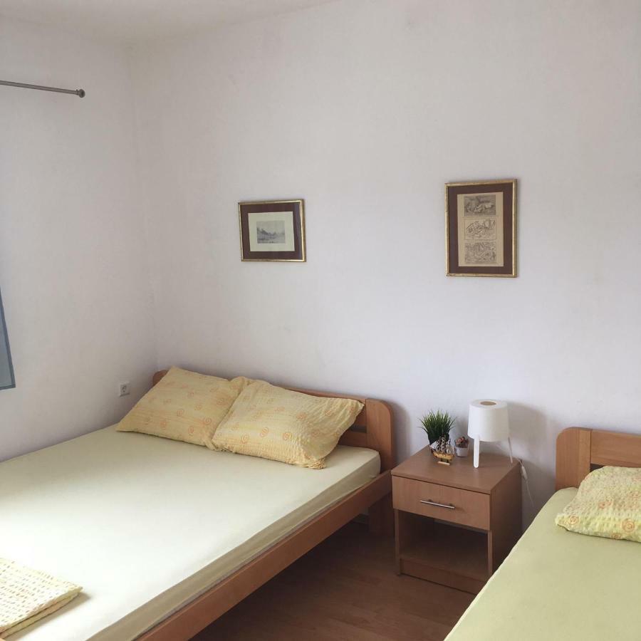 Apartment And Rooms Barbaric Neum Bagian luar foto